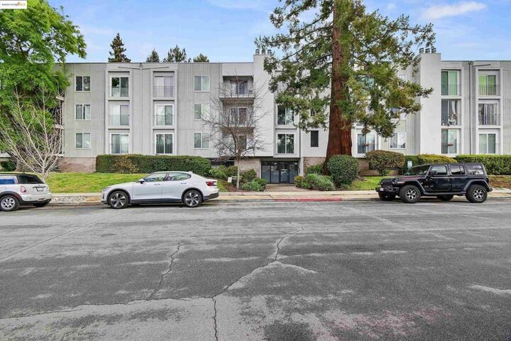 Property Photo: 601 Leahy 104 CA 94061