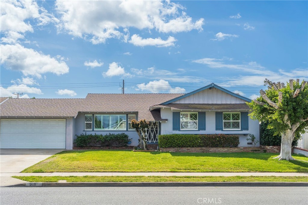 Property Photo:  918 W Autumn Drive  CA 92805 