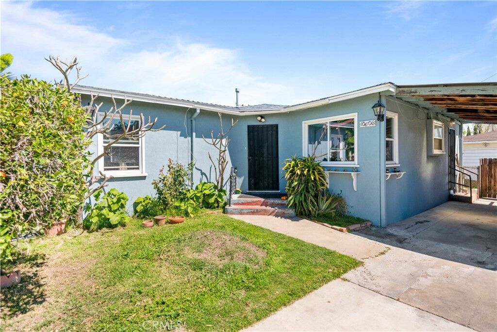 Property Photo:  10606 Pescadero Ave  CA 90280 