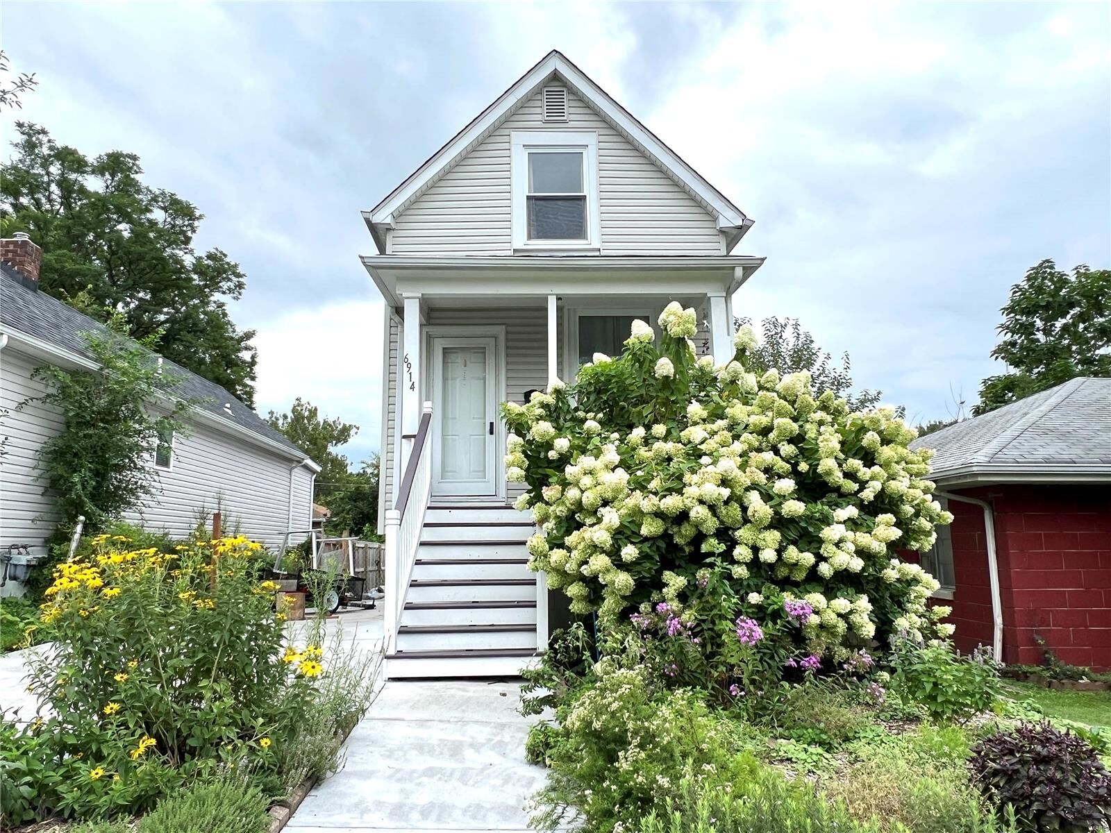 Property Photo: 6914 West Park Avenue MO 63139