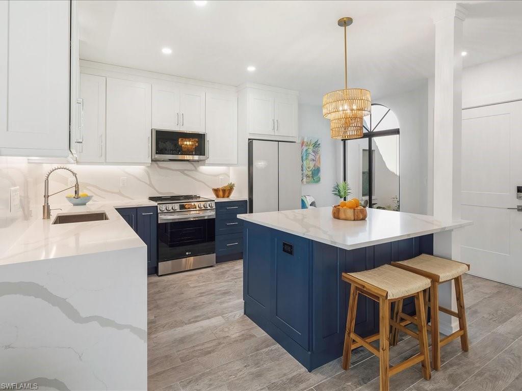 Property Photo: 2182 Anchorage Ln B FL 34104