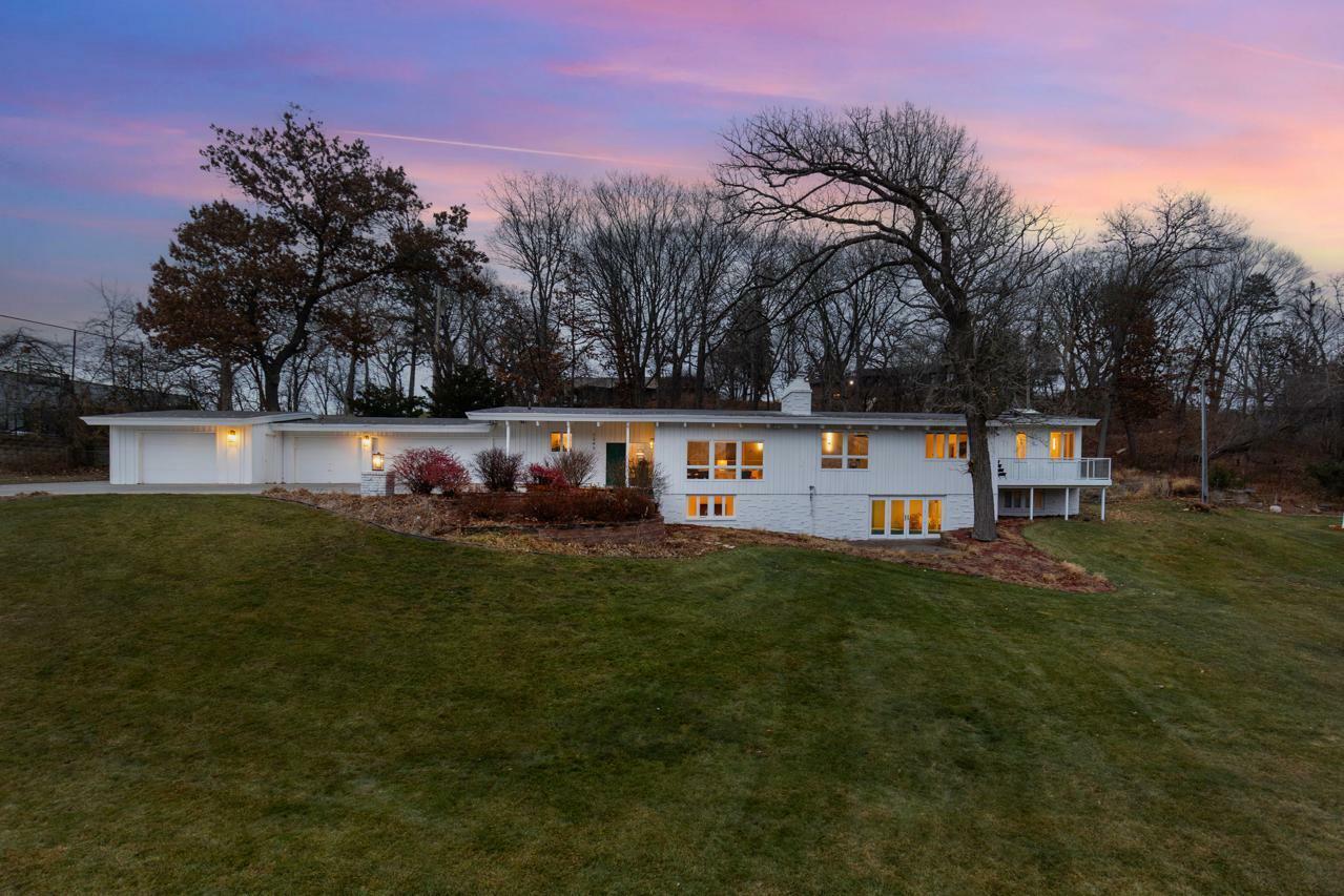 Property Photo: 1345 Fairlawn Way MN 55416