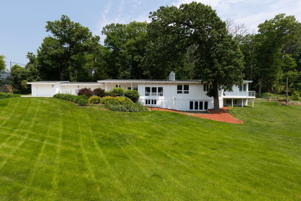 Property Photo: 1345 Fairlawn Way MN 55416
