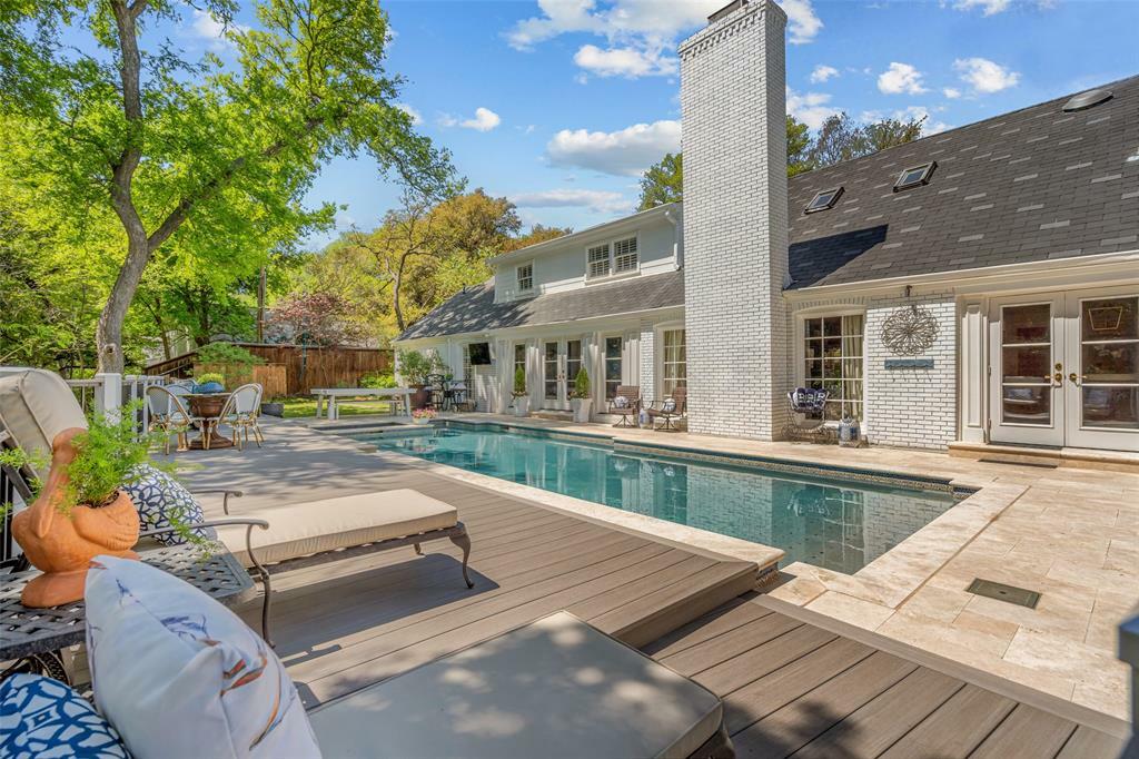 Property Photo: 1905 Indian Creek Drive TX 76107
