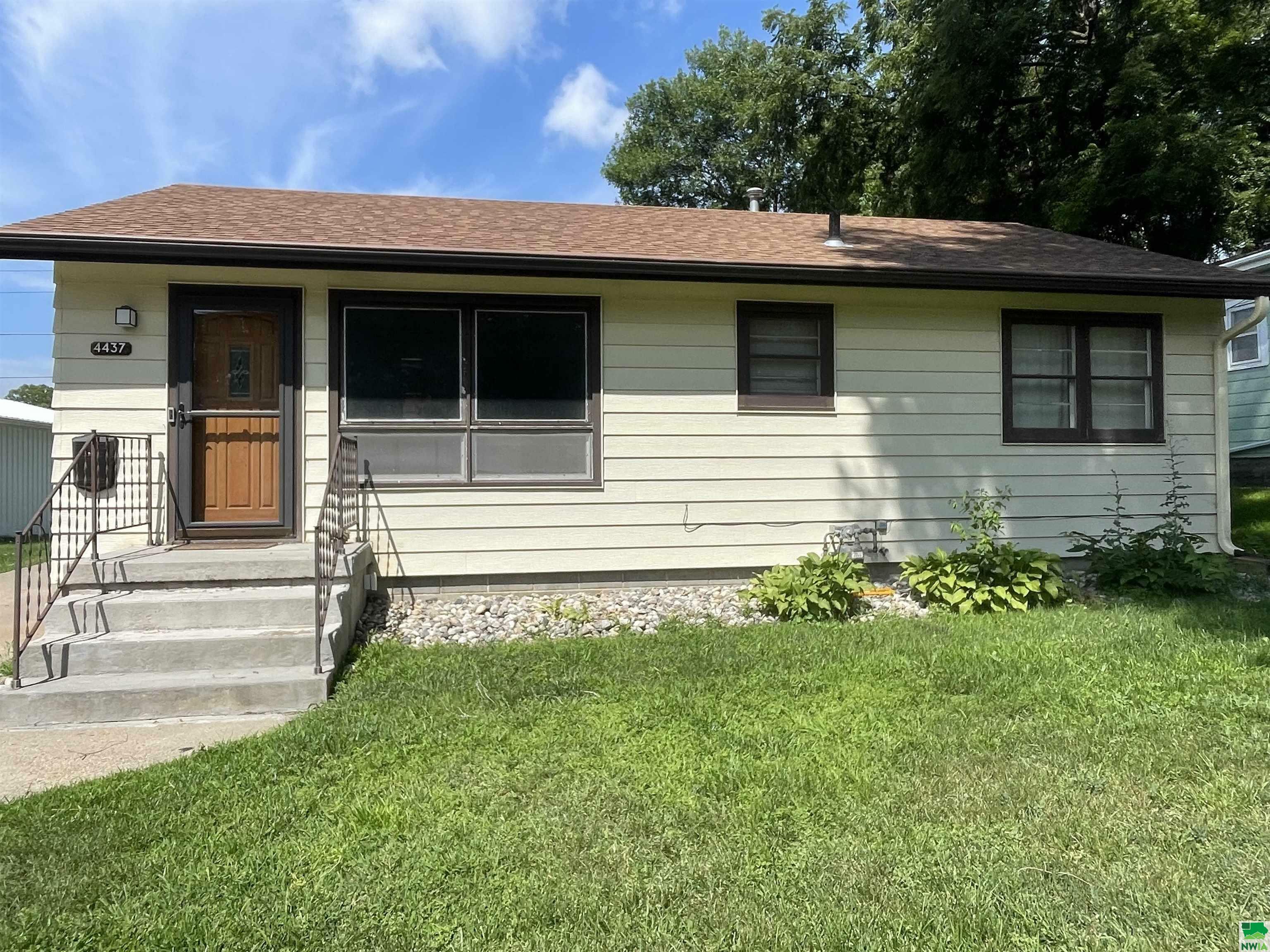 Property Photo: 4437 Tyler St IA 51108