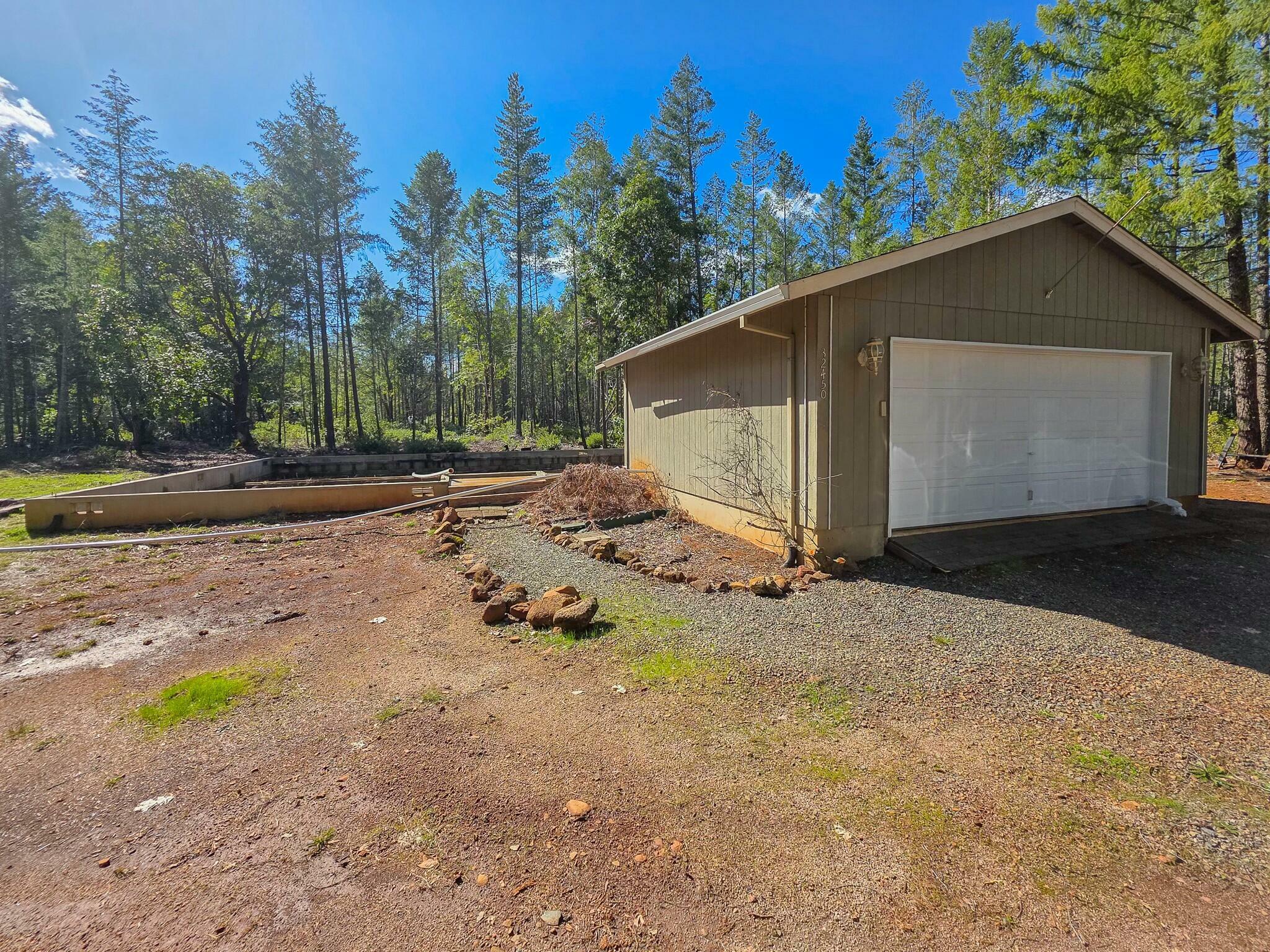 Property Photo:  32450 Redwood Highway  OR 97523 