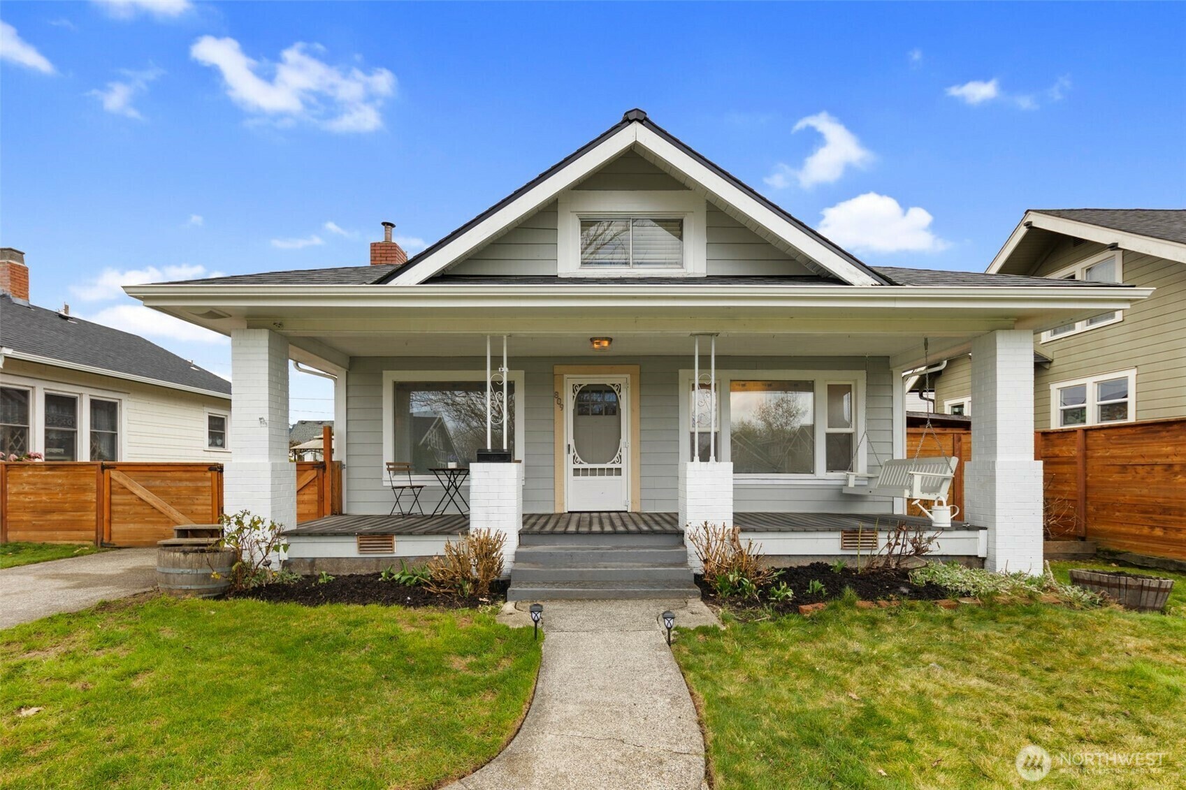 Property Photo: 809 Sumner Ave WA 98390