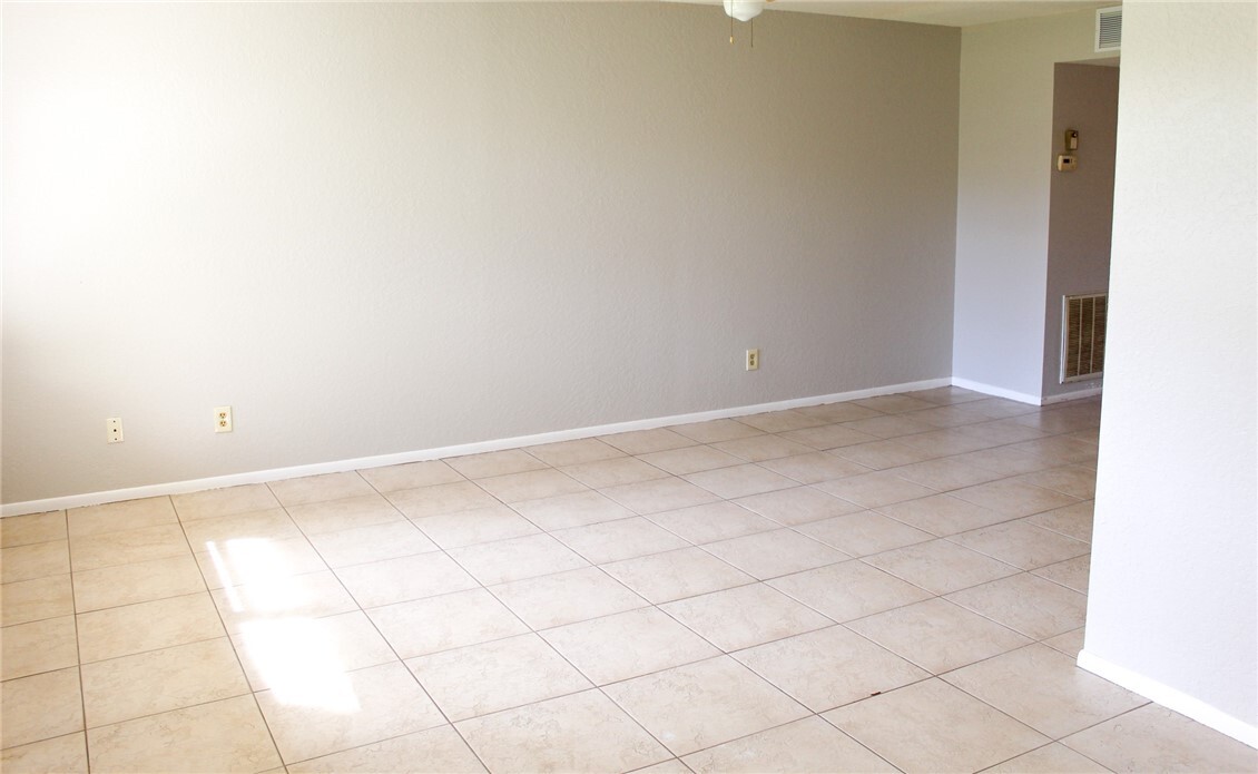 Property Photo: 12 Vista Gardens Trail 105 FL 32962