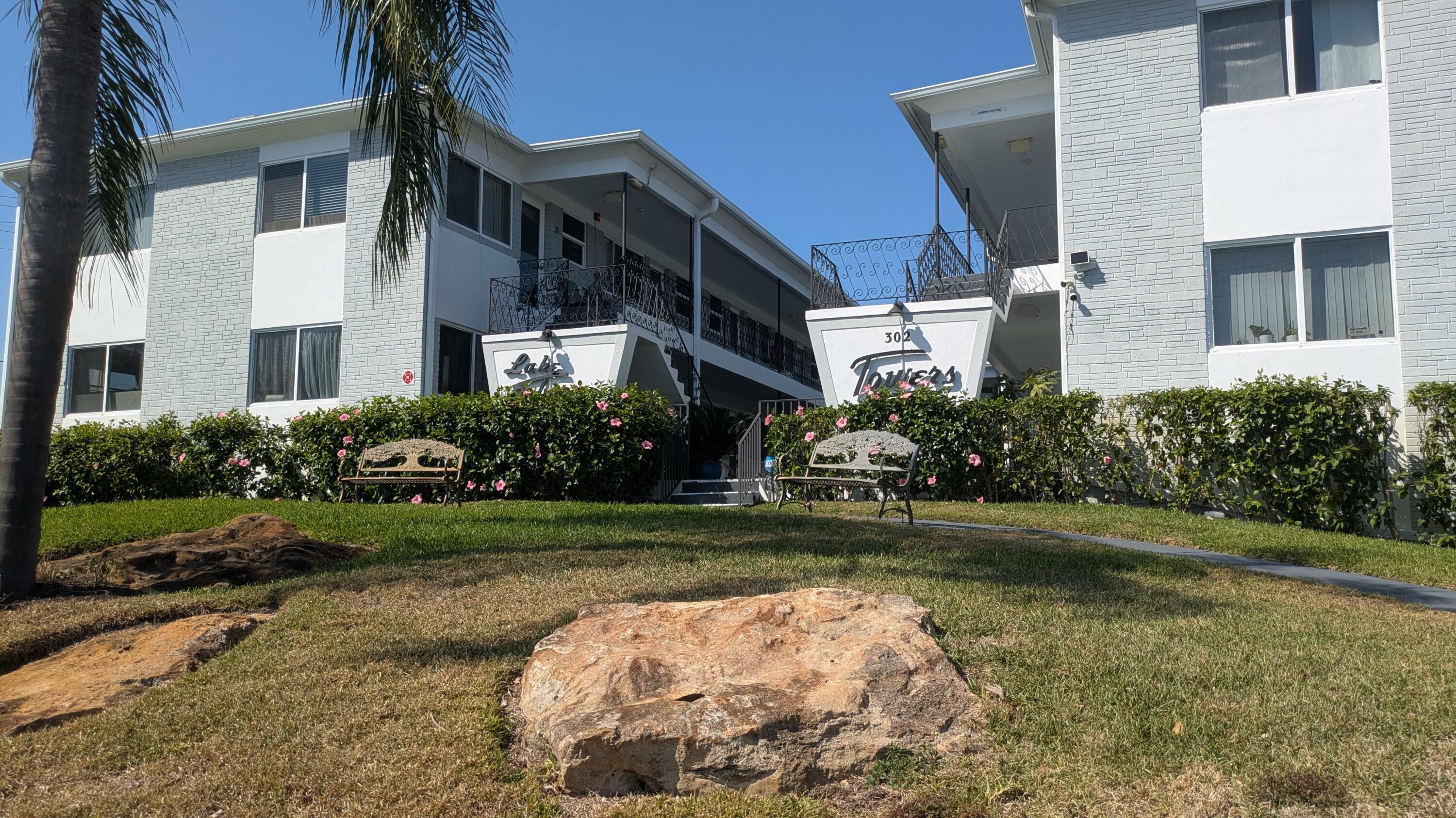 302 Lake Osborne Drive 4  Lake Worth Beach FL 33461 photo