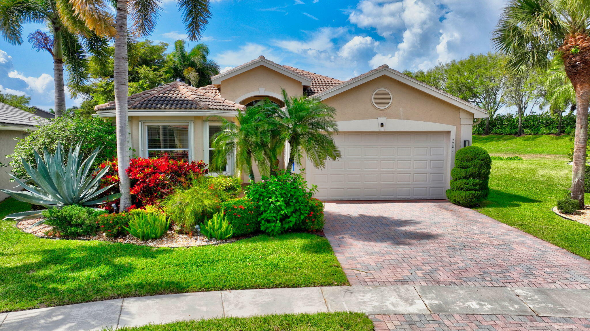 Property Photo:  7781 Gold Lenox Cove  FL 33467 