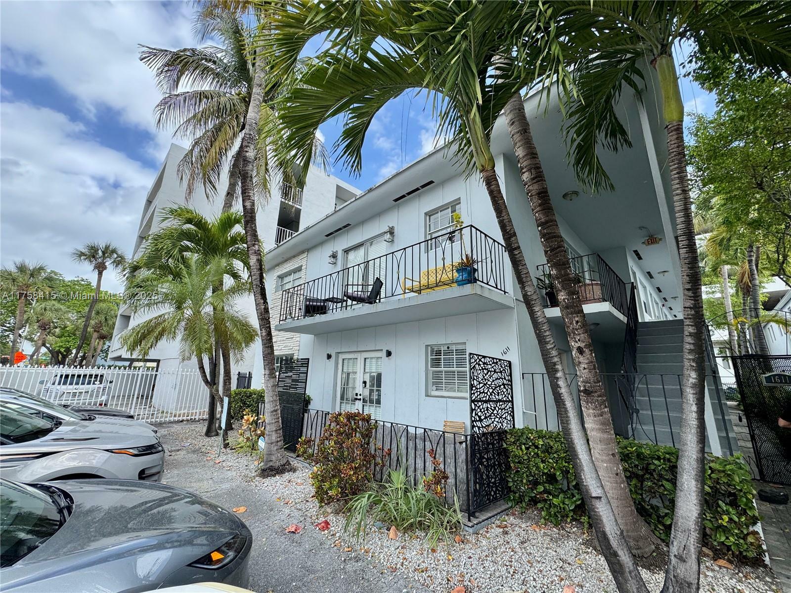 Property Photo: 1611 West Ave 15 FL 33139