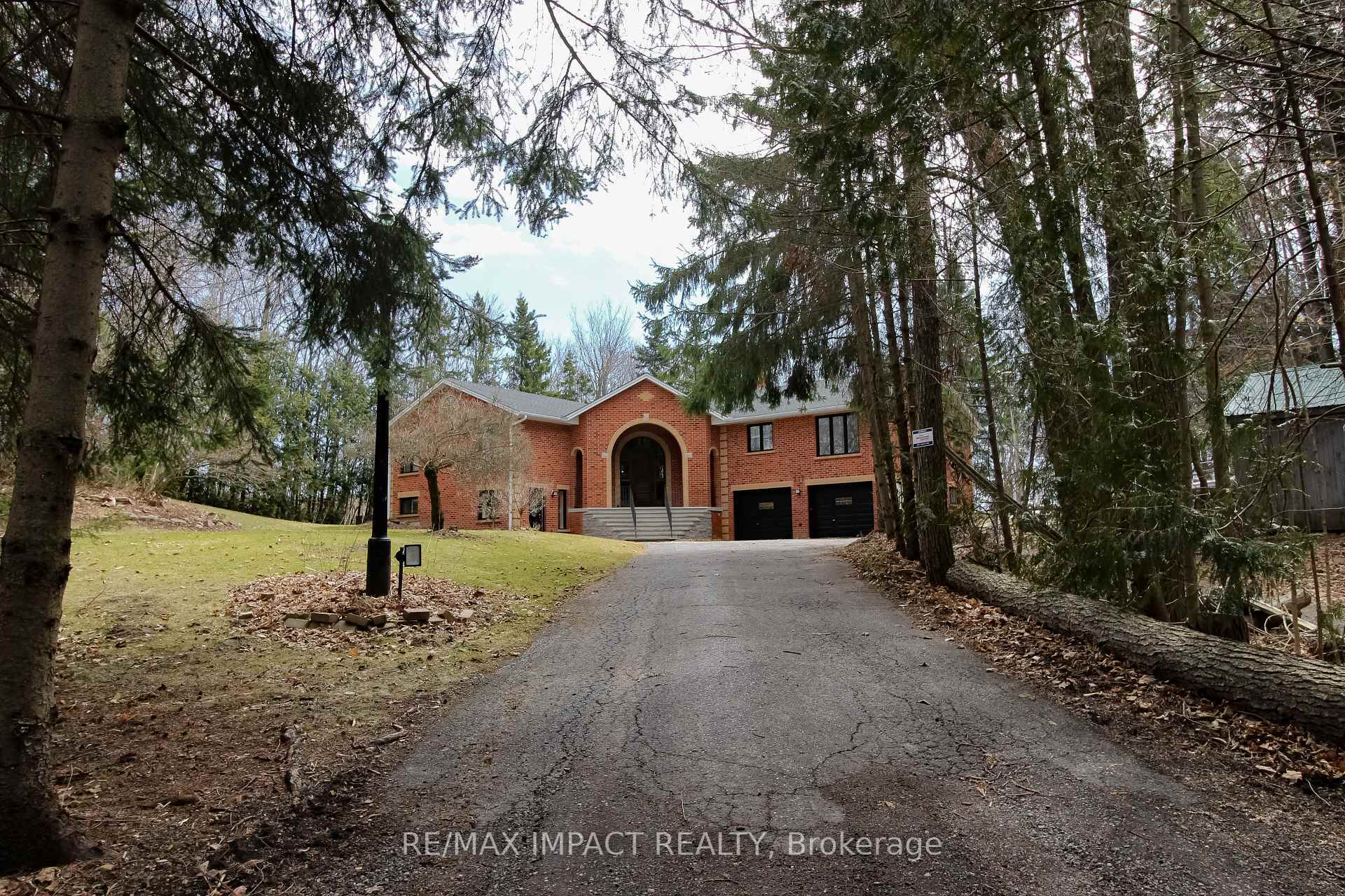 Property Photo: 215 Raglan Road W ON L1H 0N5