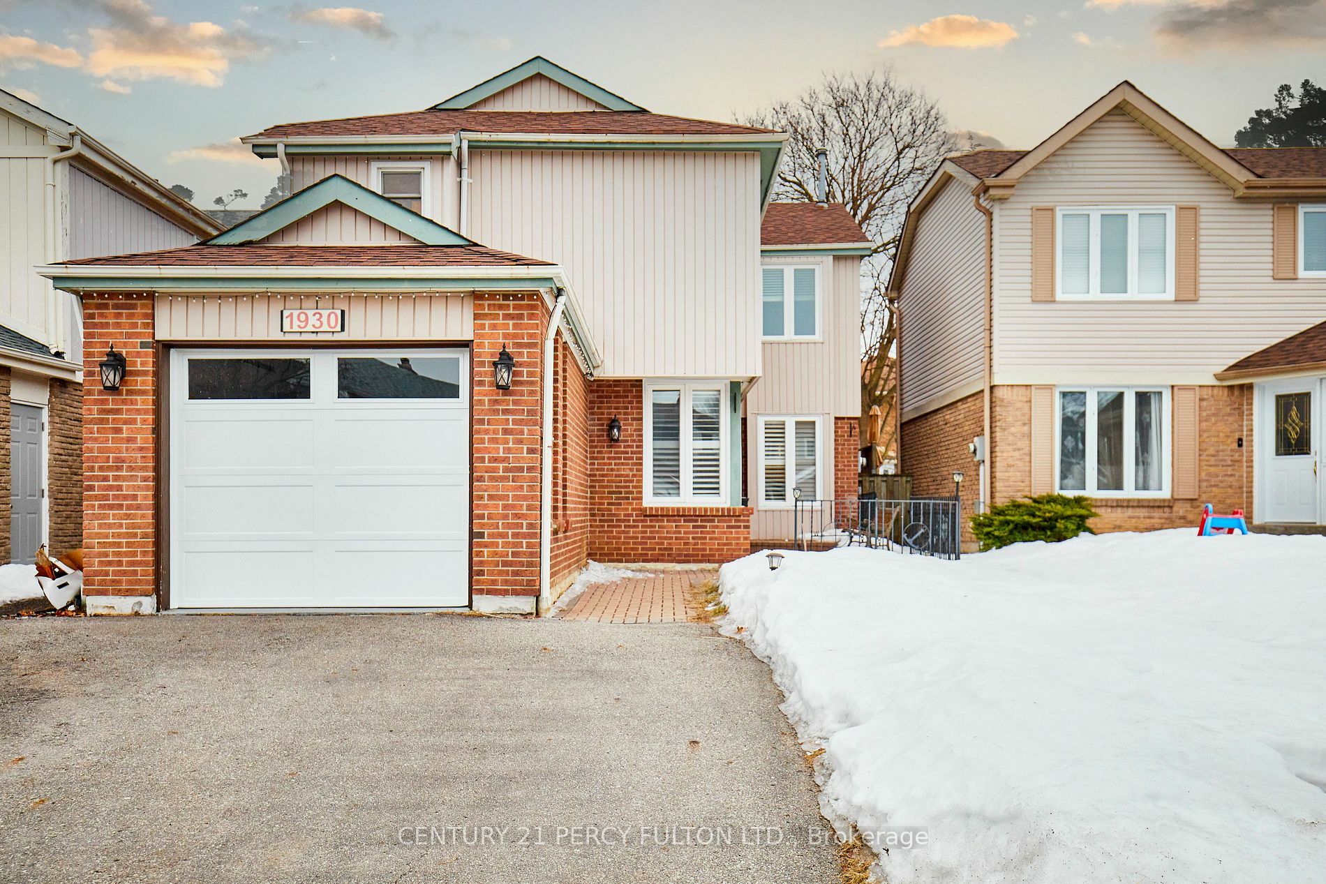 Photo de la propriété:  1930 Parkside Drive  ON L1V 3N5 