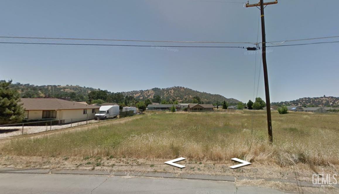 Property Photo: 27980 Hialeah Drive CA 93561