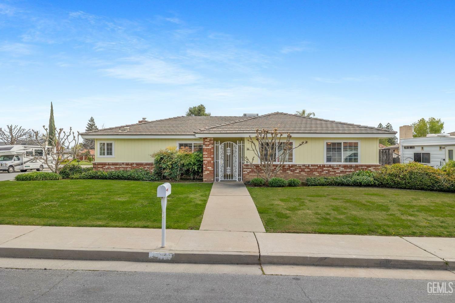 Property Photo: 4517 Coronado Avenue CA 93306