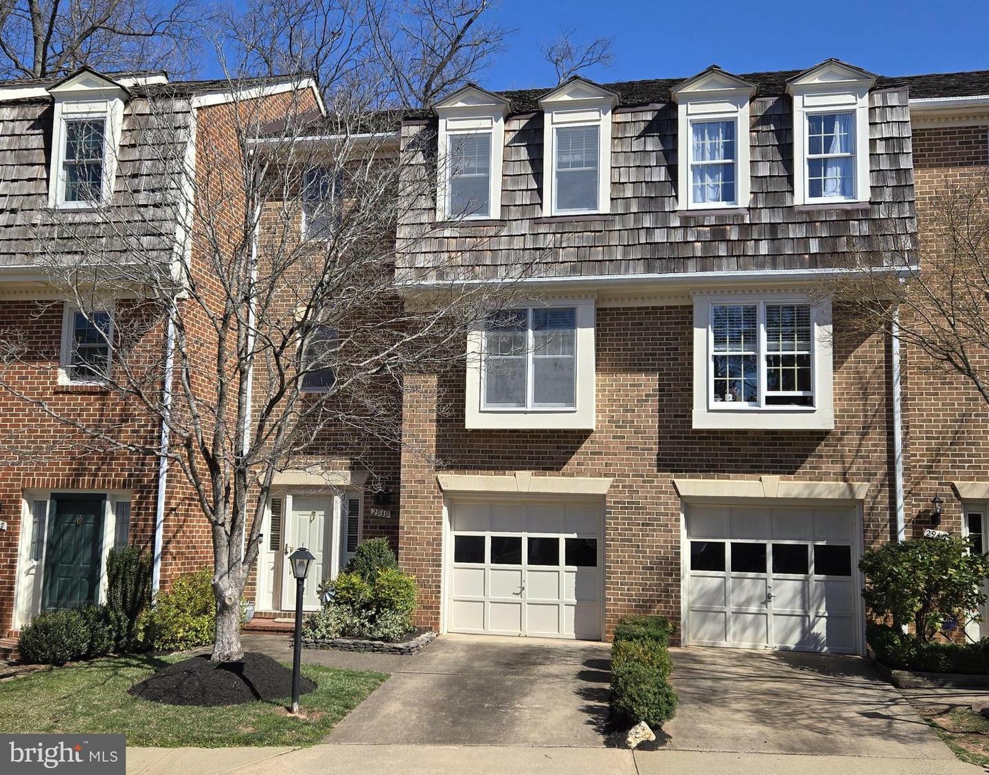 Property Photo:  2939 Oakborough Square  VA 22124 