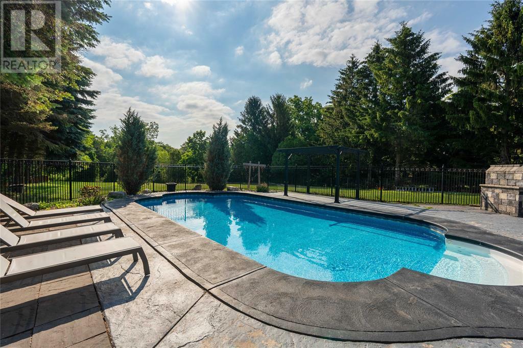 Photo de la propriété: 1726 Modeland Road ON N7X 1B2