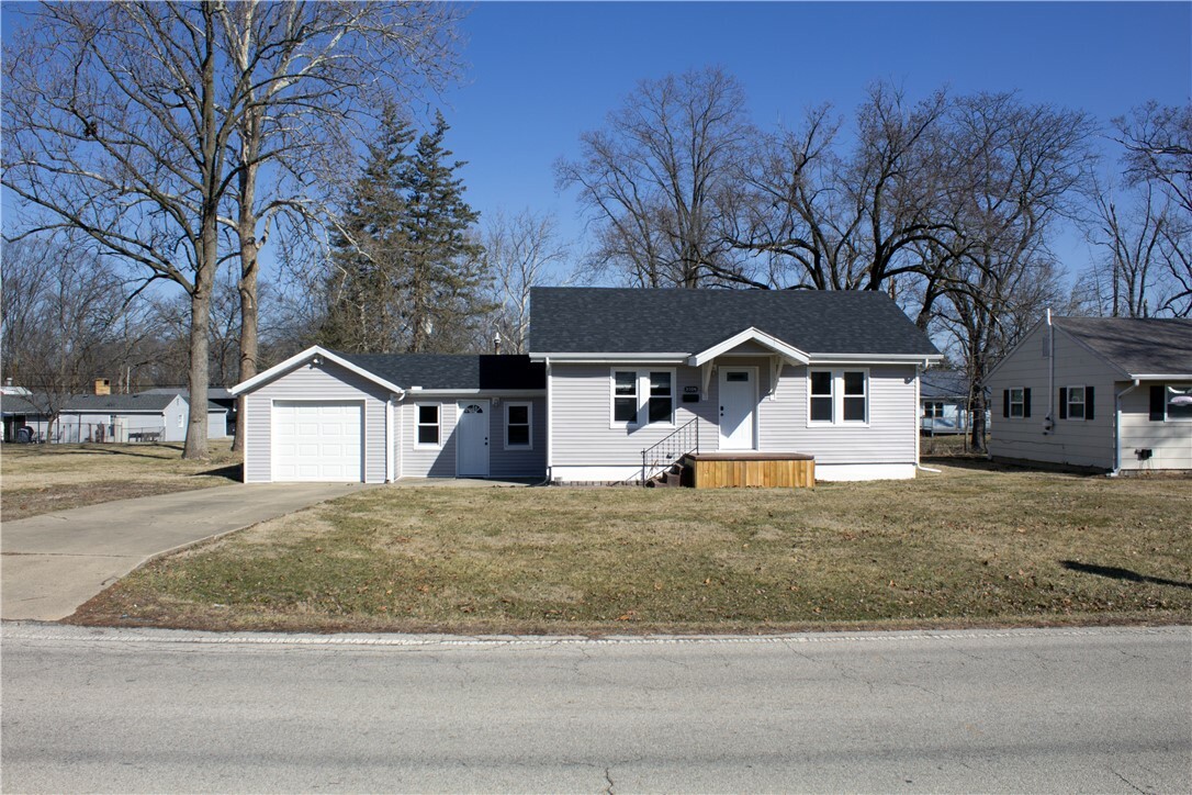 3324 E Fulton Avenue  Decatur IL 62521 photo