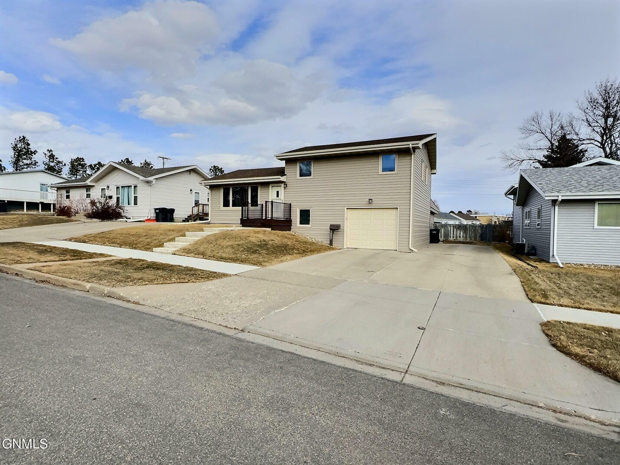 Property Photo:  1802 6th Avenue NW  ND 58554 