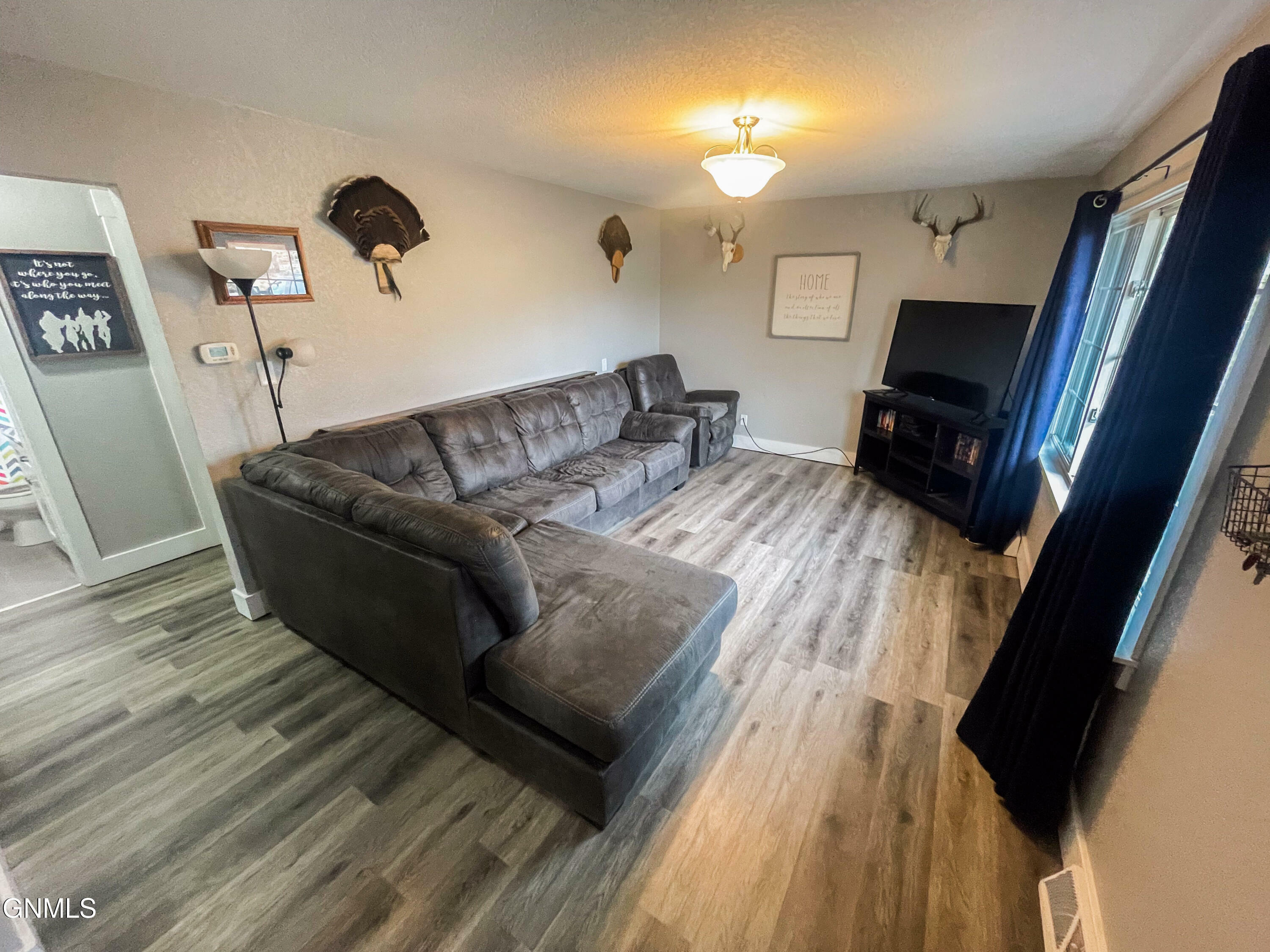 Property Photo:  203 14th Avenue NW  ND 58554 