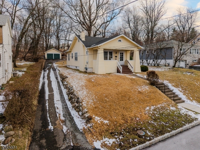 Property Photo:  20 Terrace Ave  NJ 07052 