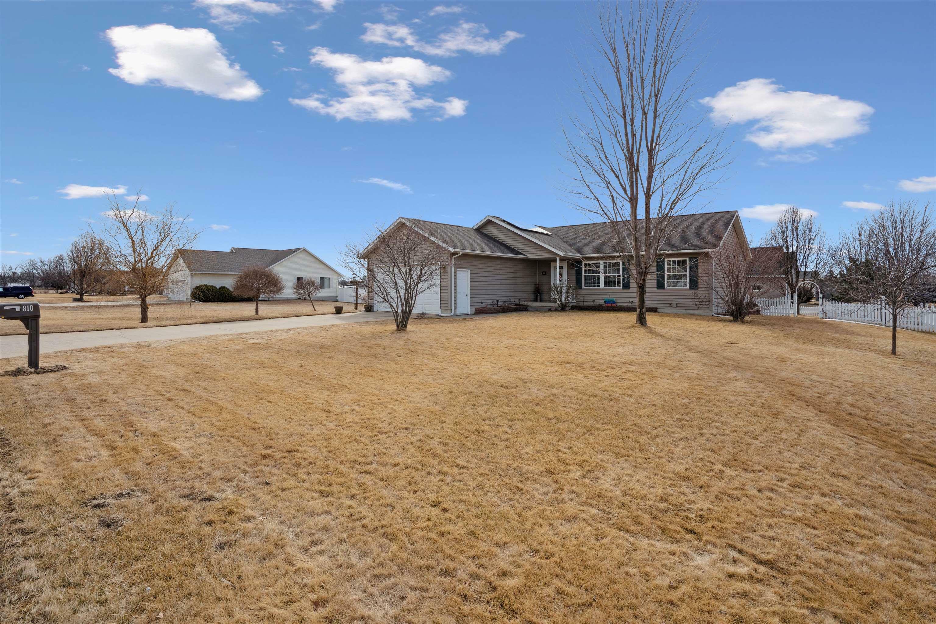 Property Photo:  810 Jakob Lane  IA 50707 