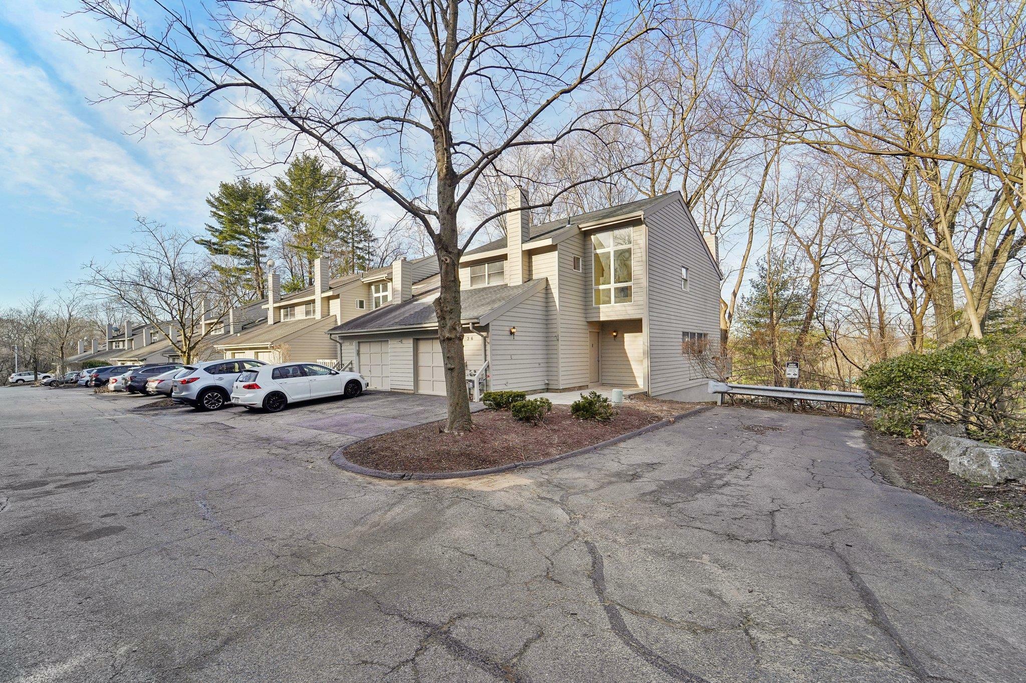 Property Photo:  3 Brooke Club Drive 6  NY 10562 