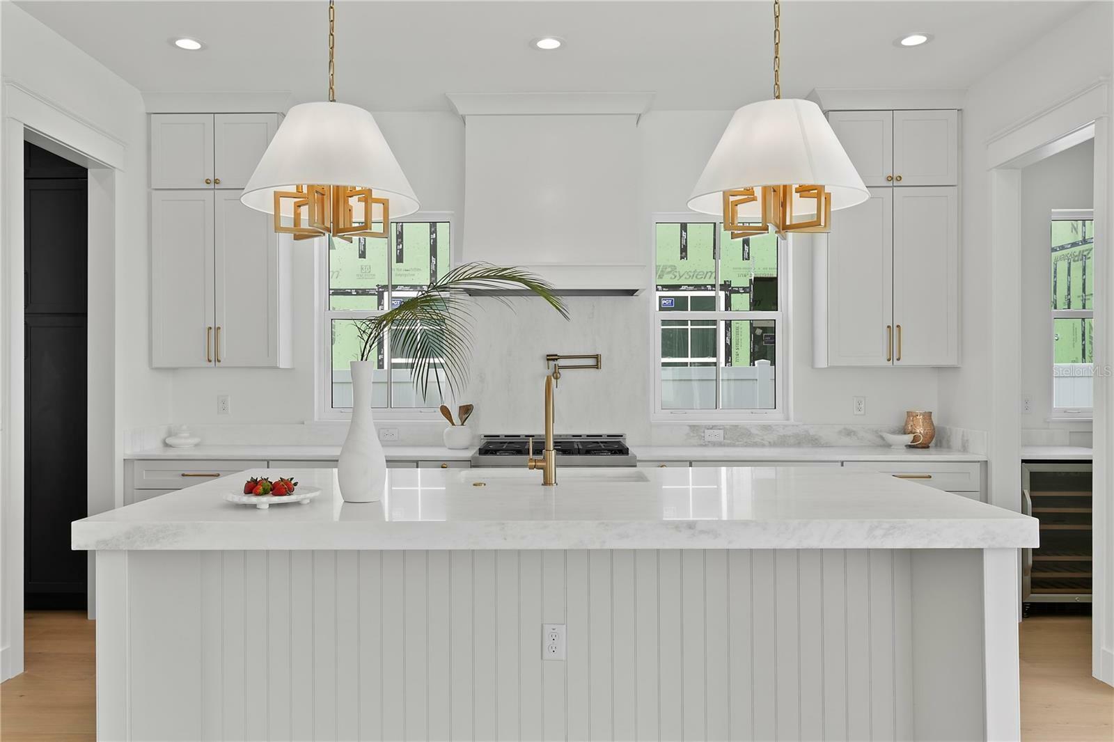 Property Photo: 1239 36th Avenue N FL 33704