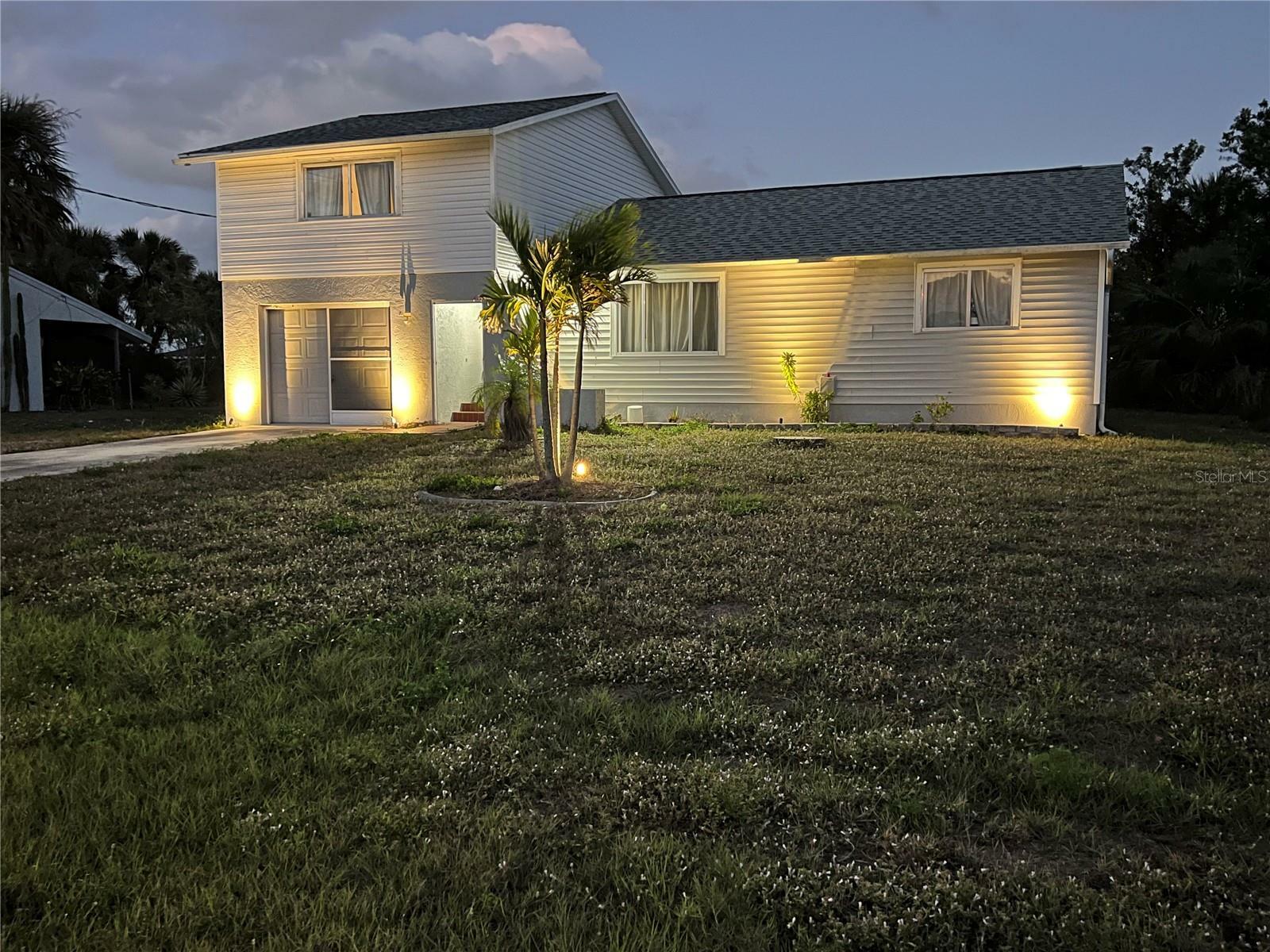 Property Photo:  5104 Silver Bell Drive  FL 33948 