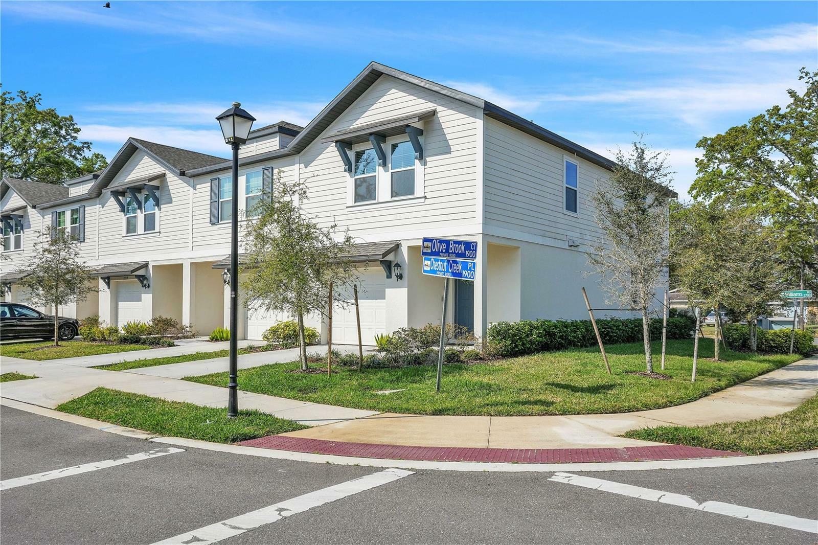 Property Photo: 2718 Chestnut Creek Place FL 33510