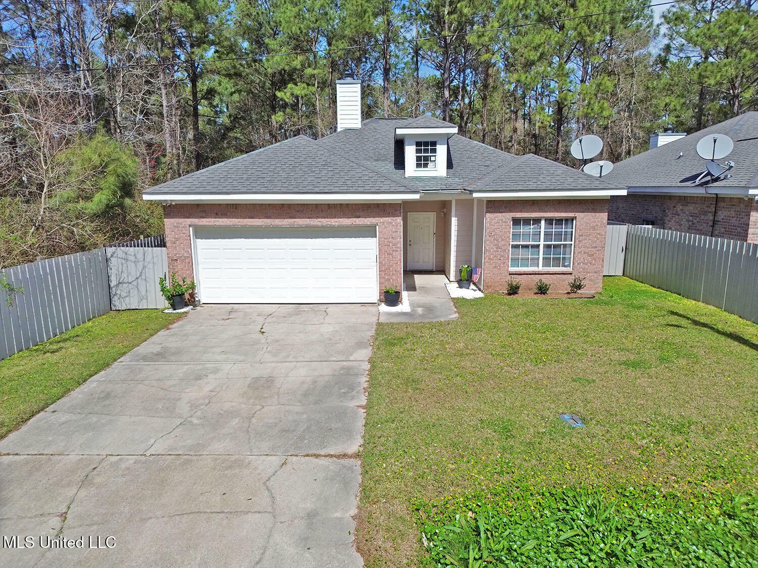 Property Photo: 6008 E Jackson Street MS 39520