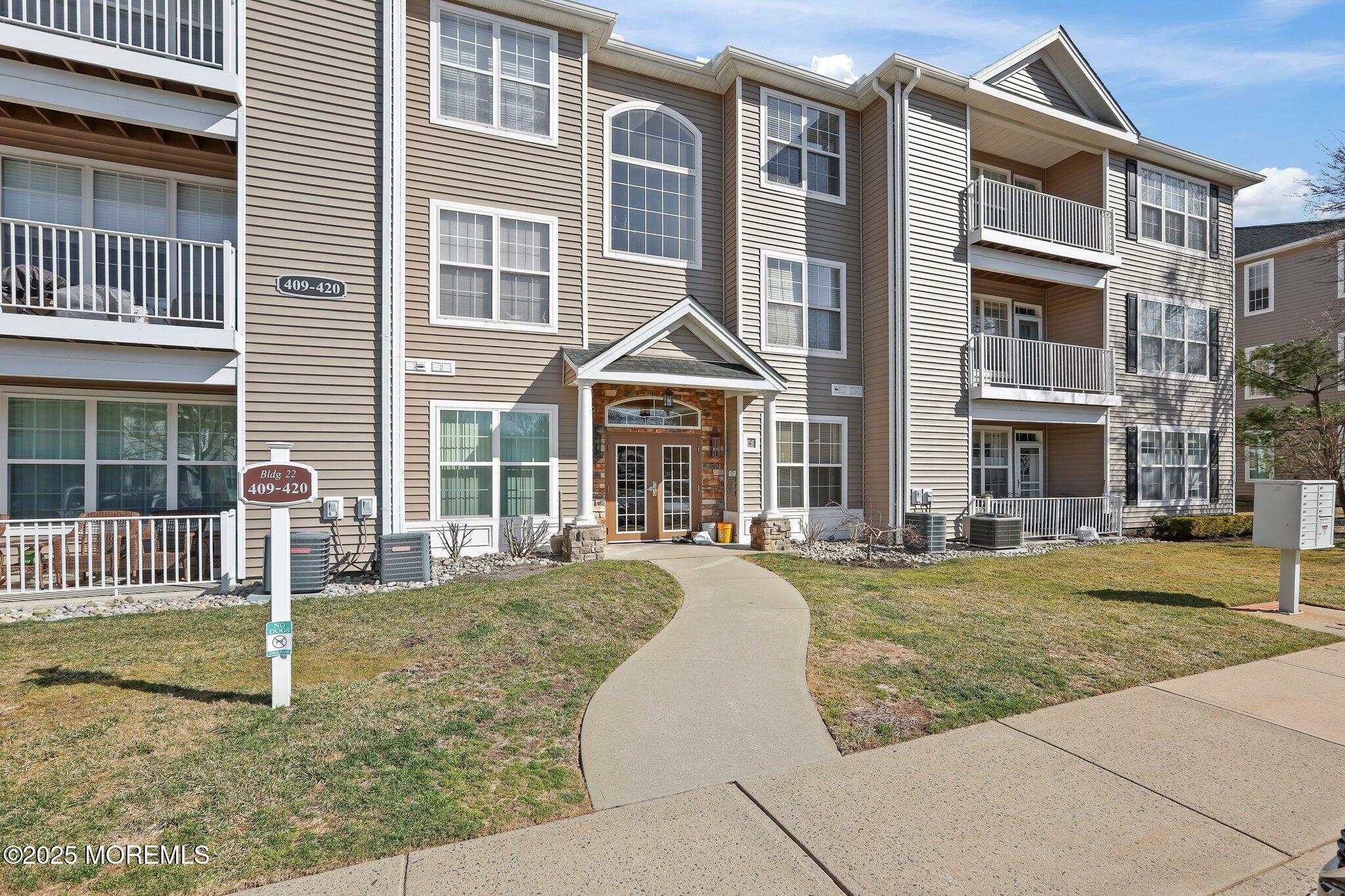 414 Saint Andrews Place  Manalapan NJ 07726 photo