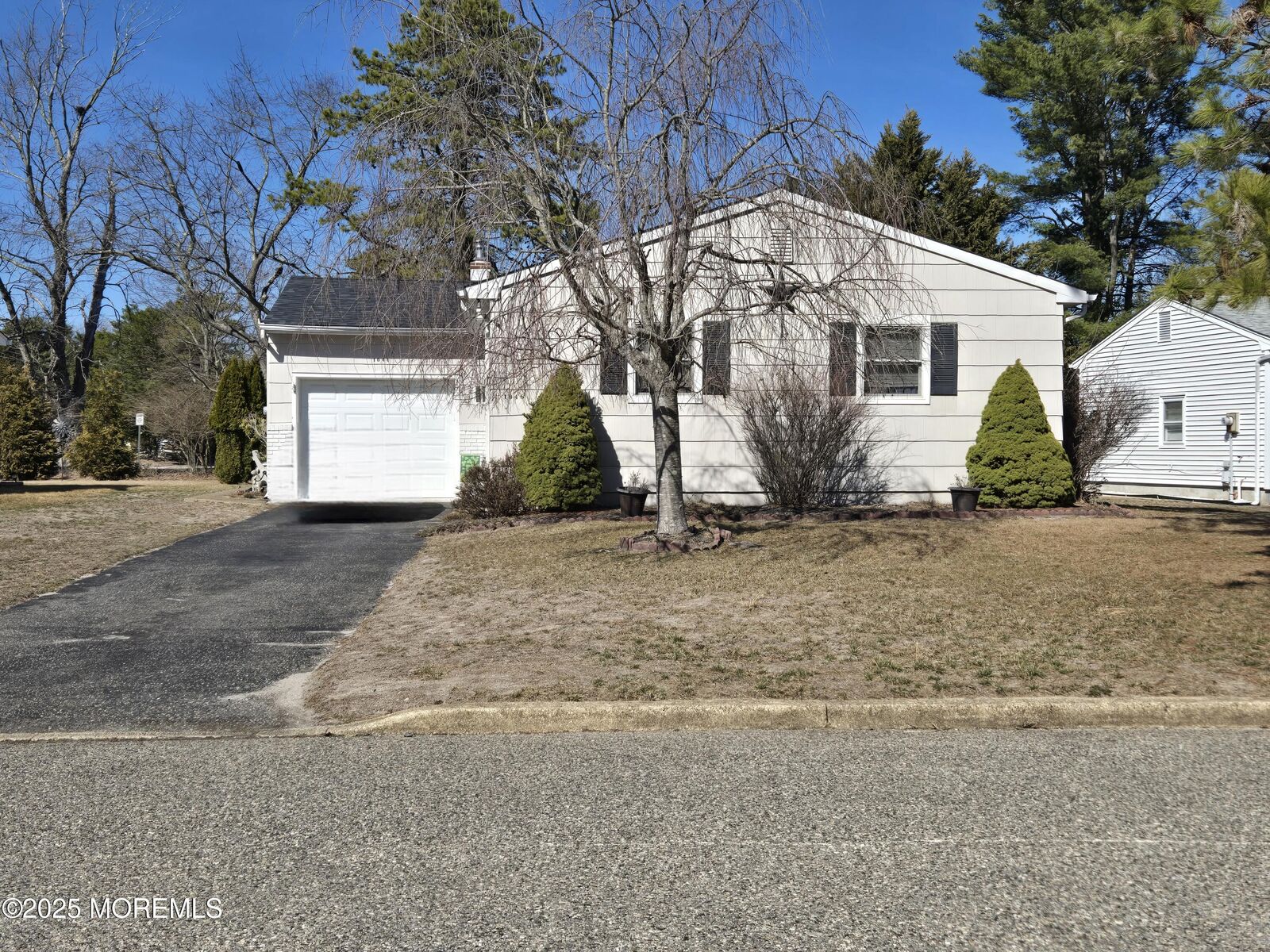 Property Photo:  1046 Edgebrook Drive  NJ 08757 