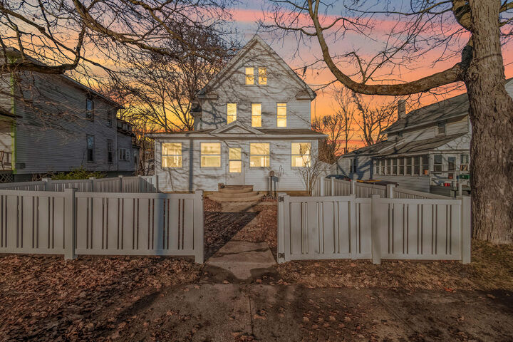 84 N West Street  Hillsdale MI 49242 photo