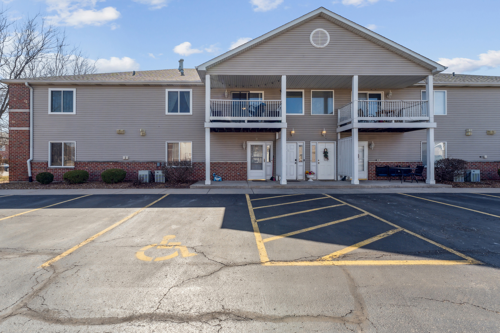 Property Photo: 1361 Rock Run Drive G IL 60403