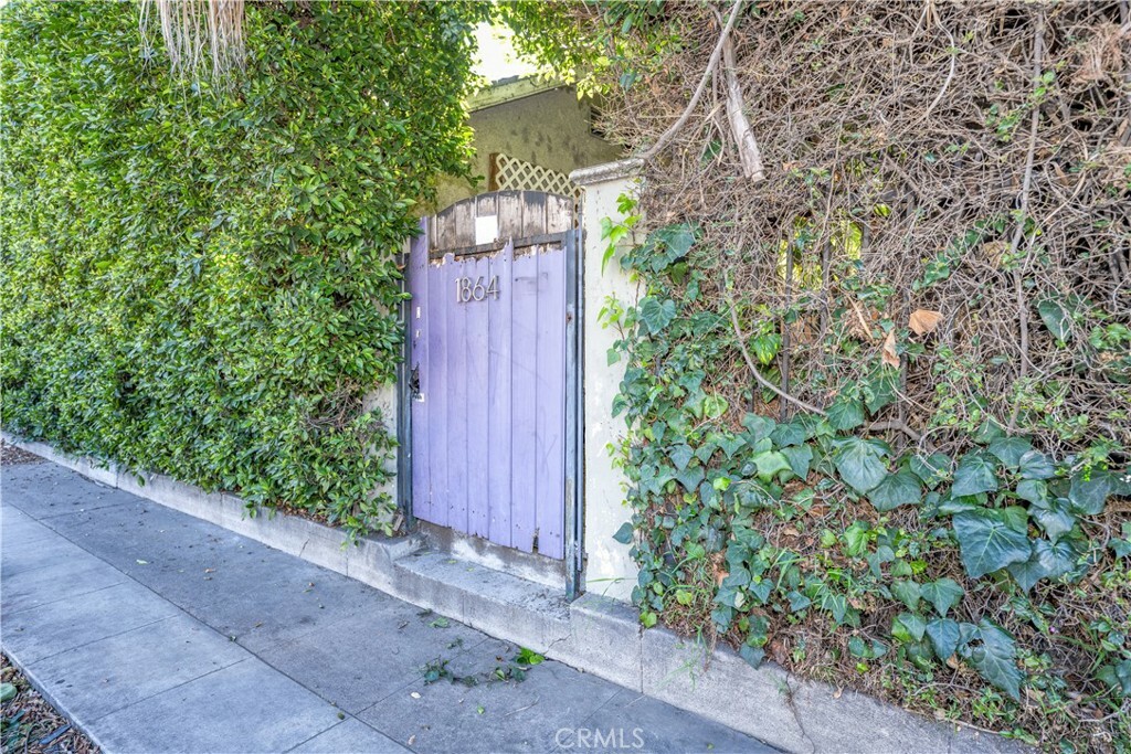 Property Photo:  1864 N Wilton Place  CA 90028 