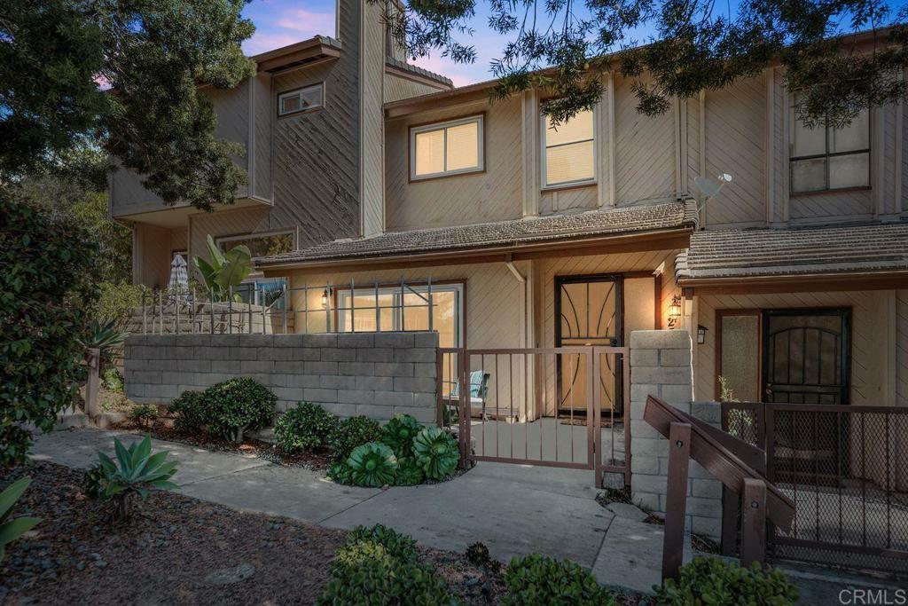 Property Photo: 2513 Woodlands Way CA 92054