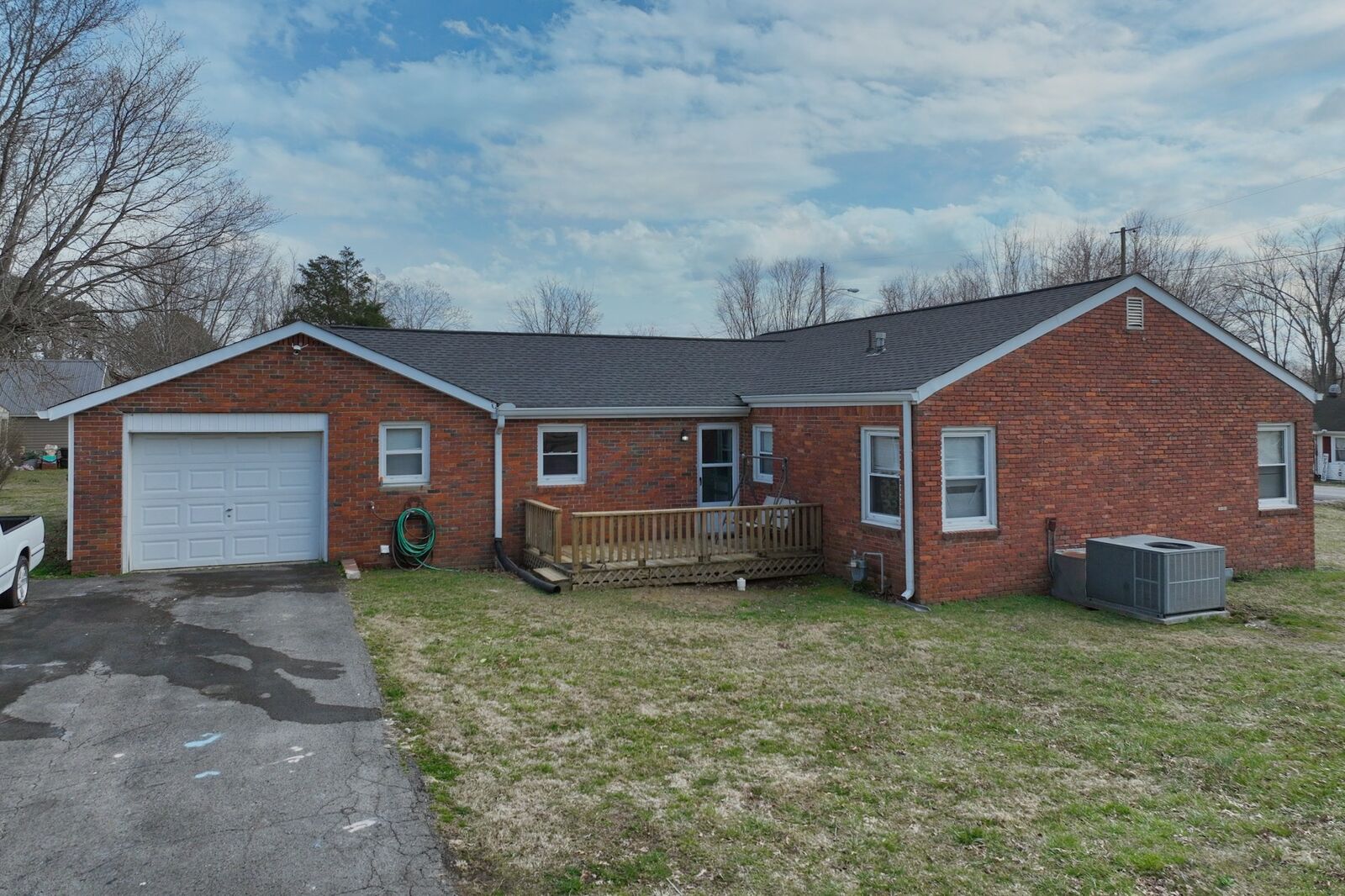 Property Photo:  210 Bratton Ave  TN 37083 