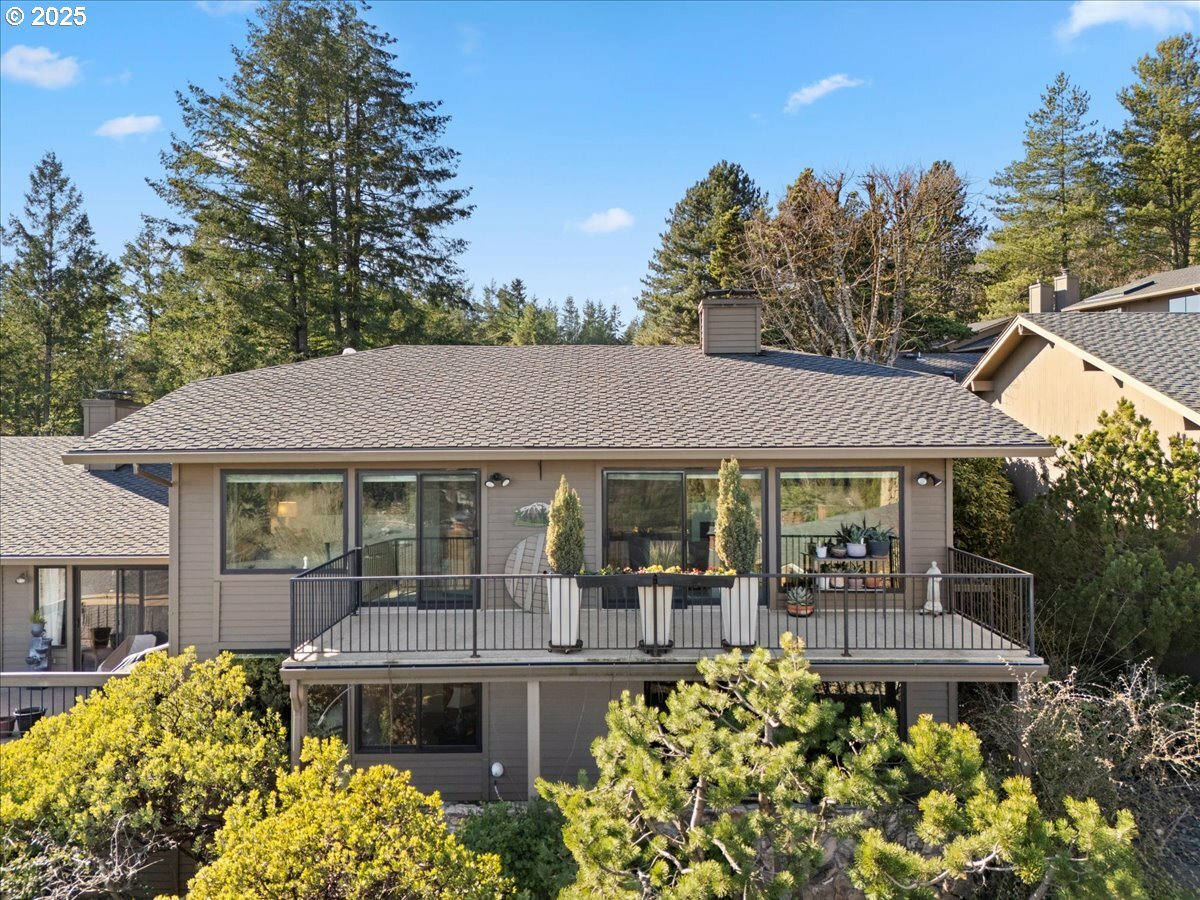 Property Photo: 76 Condolea Way OR 97035