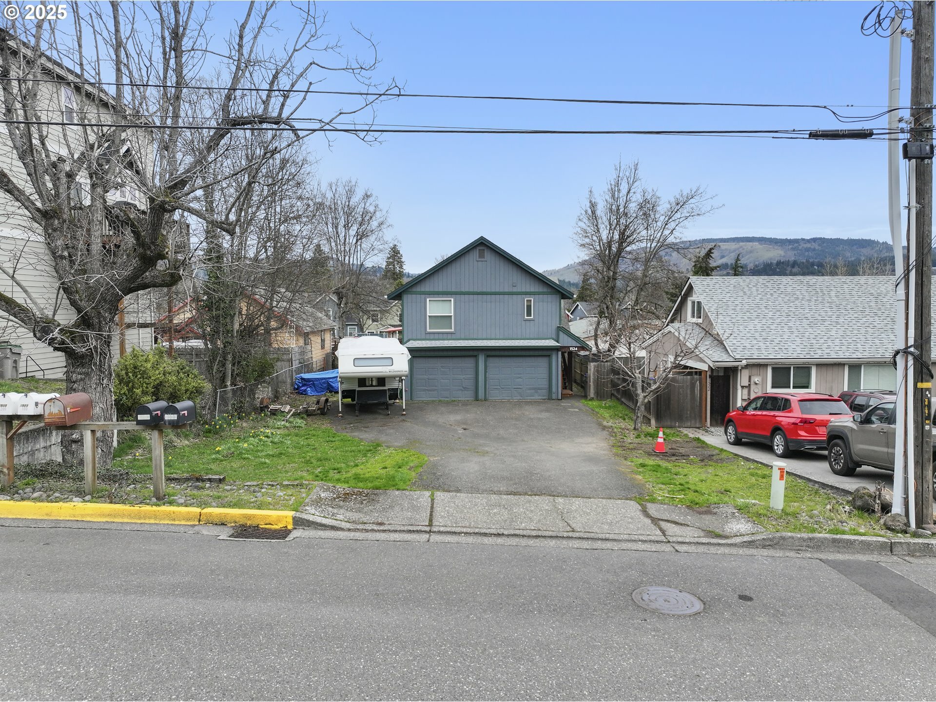 Property Photo:  1524 Wasco St  OR 97031 