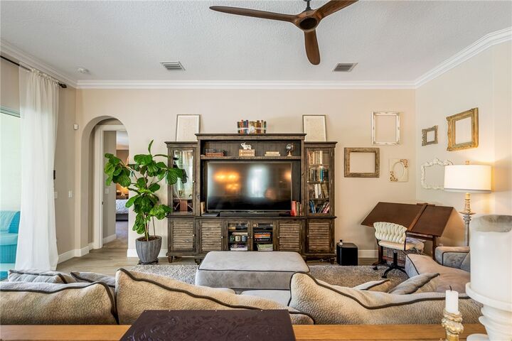 Property Photo: 261 11th Square SW FL 32962