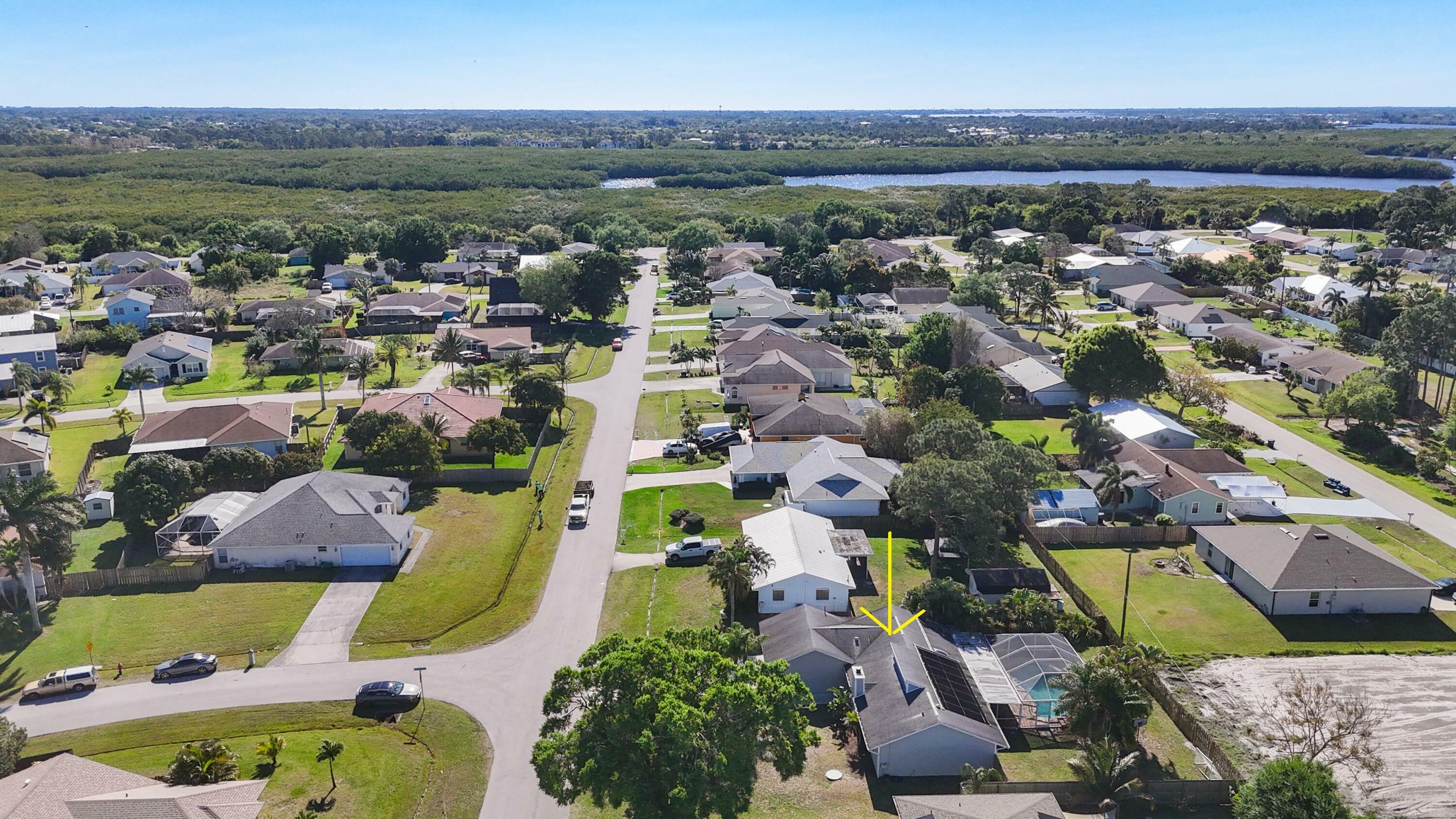 Property Photo: 718 SE Ablett Lane FL 34984