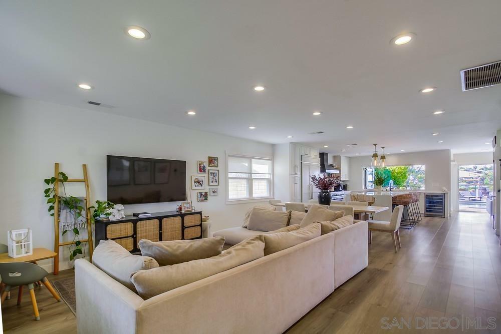 Property Photo: 3326 Wisteria Dr CA 92106
