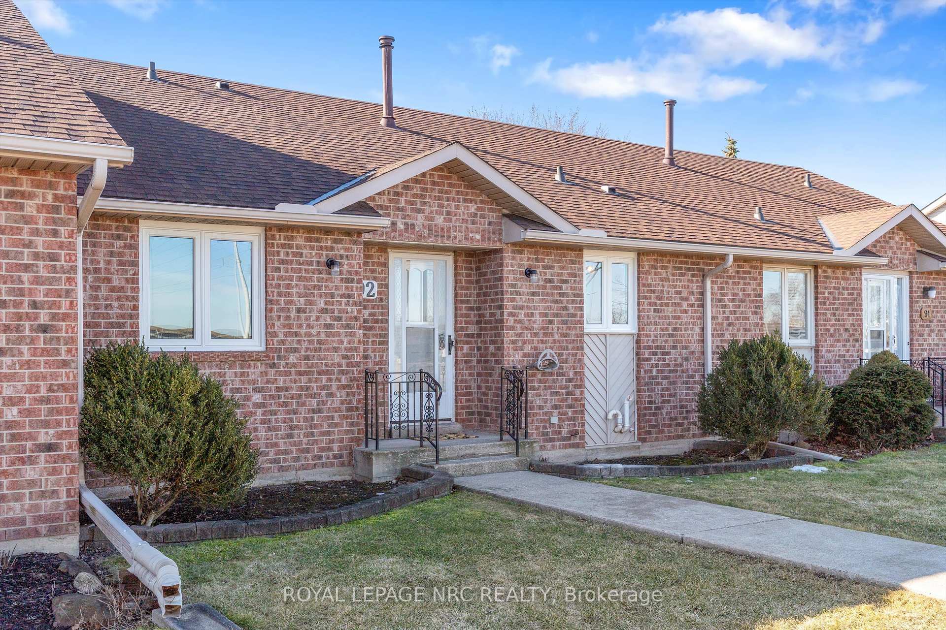 Property Photo: 122 Bunting Road 92 ON L2P 3X7