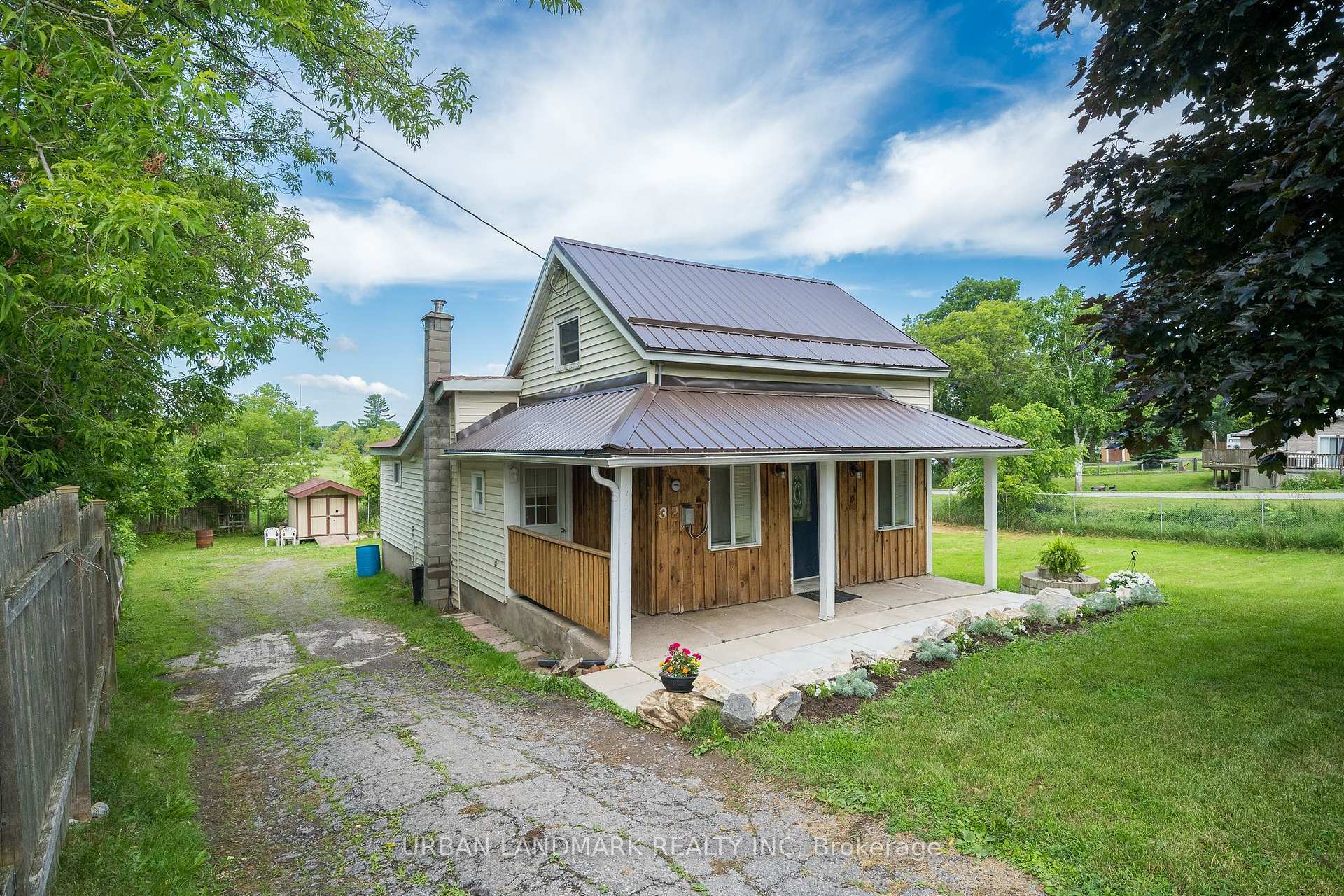 Property Photo: 32 Dingman Street ON K0K 2K0