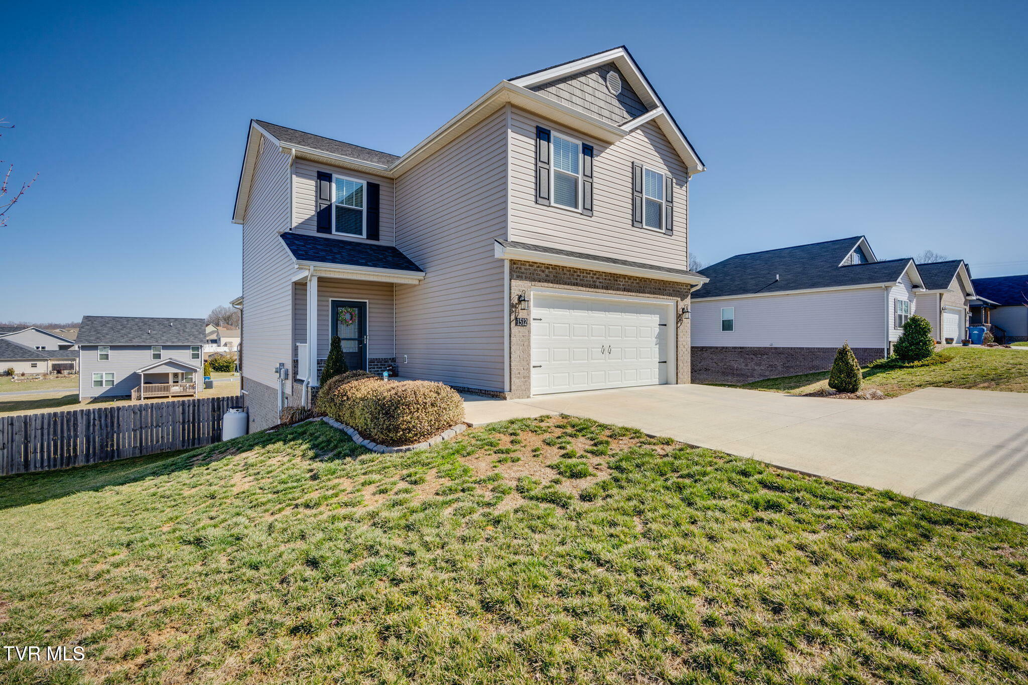 Property Photo: 1512 West College Street TN 37659