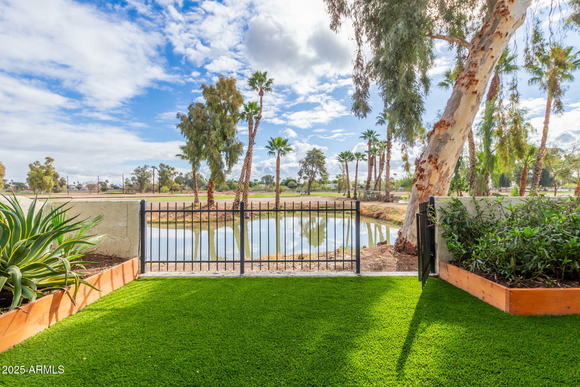 Property Photo:  2537 N Miller Road  AZ 85257 