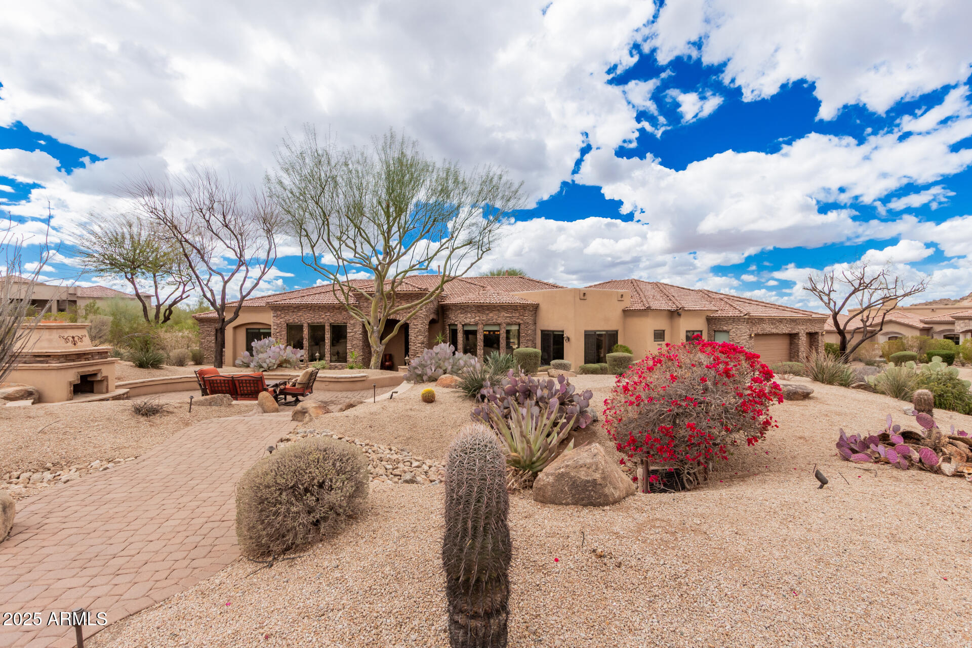 Property Photo: 7013 E Summit Trail Circle AZ 85207