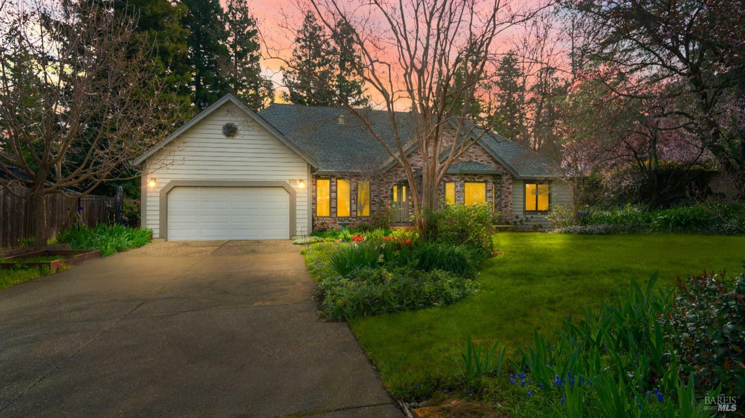 Property Photo: 208 Auburn Way CA 95688