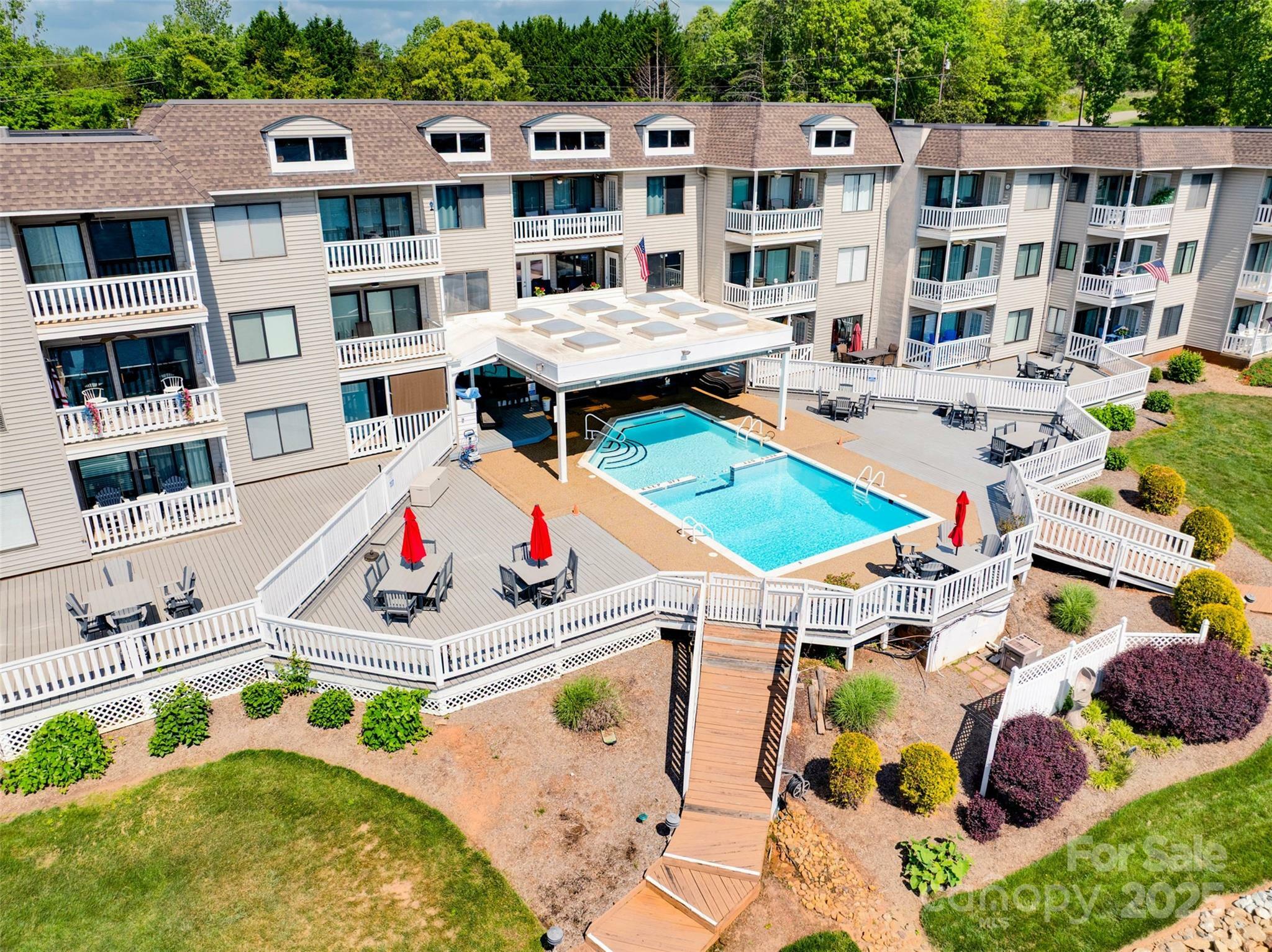 7831 Spinnaker Bay Drive 106  Sherrills Ford NC 28673 photo